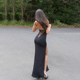 Minimalistisches Maxikleid mit offenem Rücken und Spitzenbesatz und hohem Schlitz - Schwarz